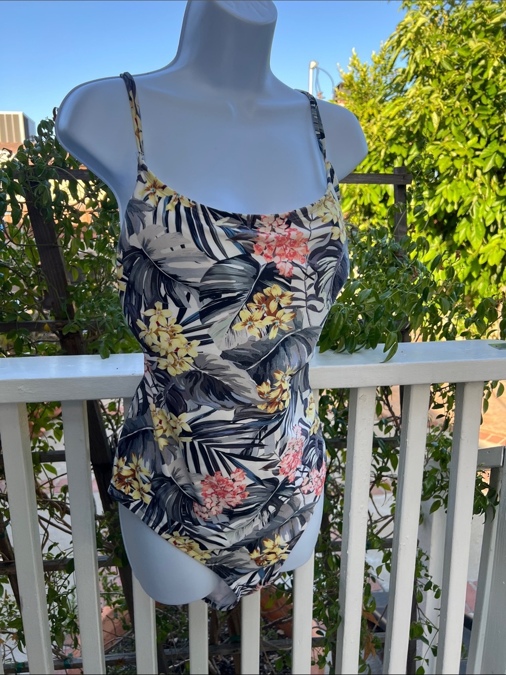Hurley Tropical Floral One-Piece Swimsuit in Yellow, Pink & Black Size XXL